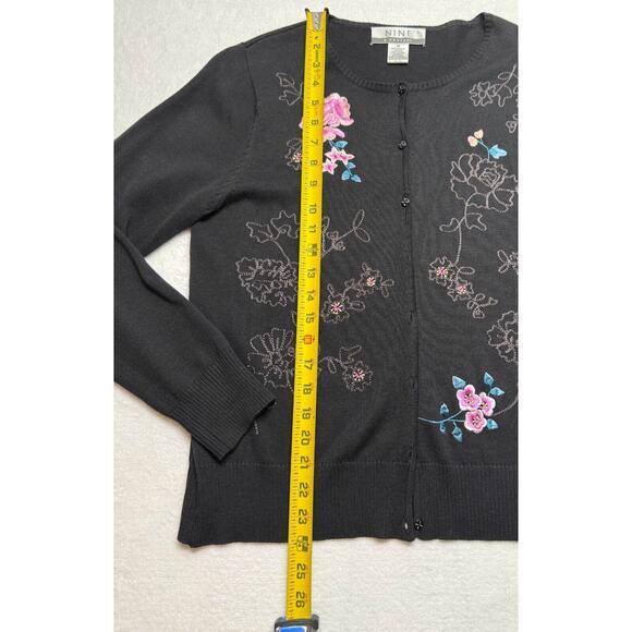 Women Nine & Company Embroidered Black Cardigan Button Sweater Medium Floral - Picture 4 of 6